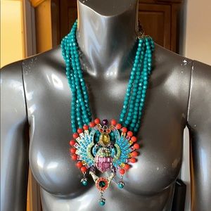 Detachable brooch beaded necklace